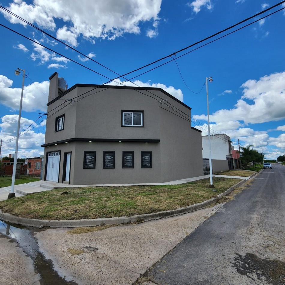 MODERNA CASA DE 3 DORMITORIOS