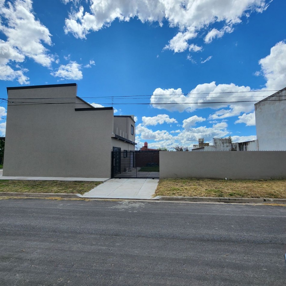 MODERNA CASA DE 3 DORMITORIOS