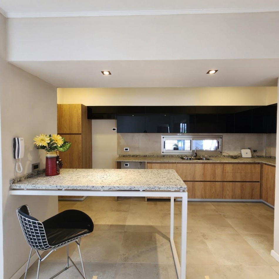 MODERNA CASA EN EL CENTRO DE LA CIUDAD