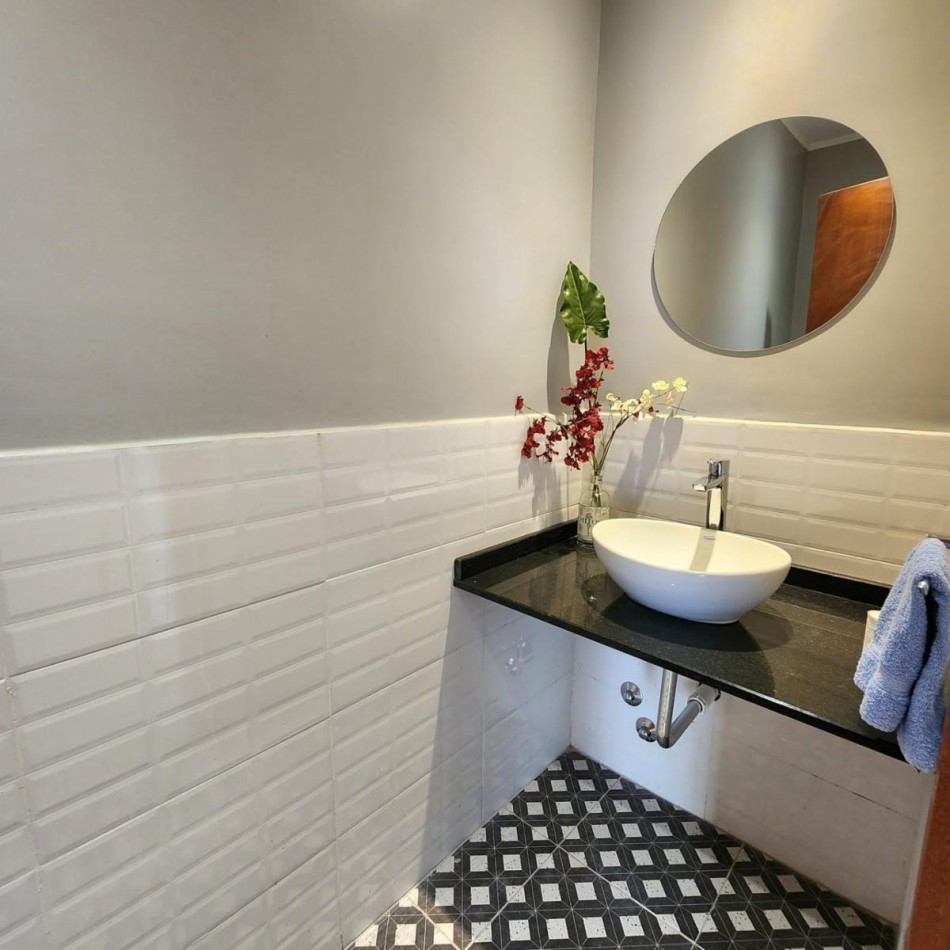 MODERNA CASA EN EL CENTRO DE LA CIUDAD