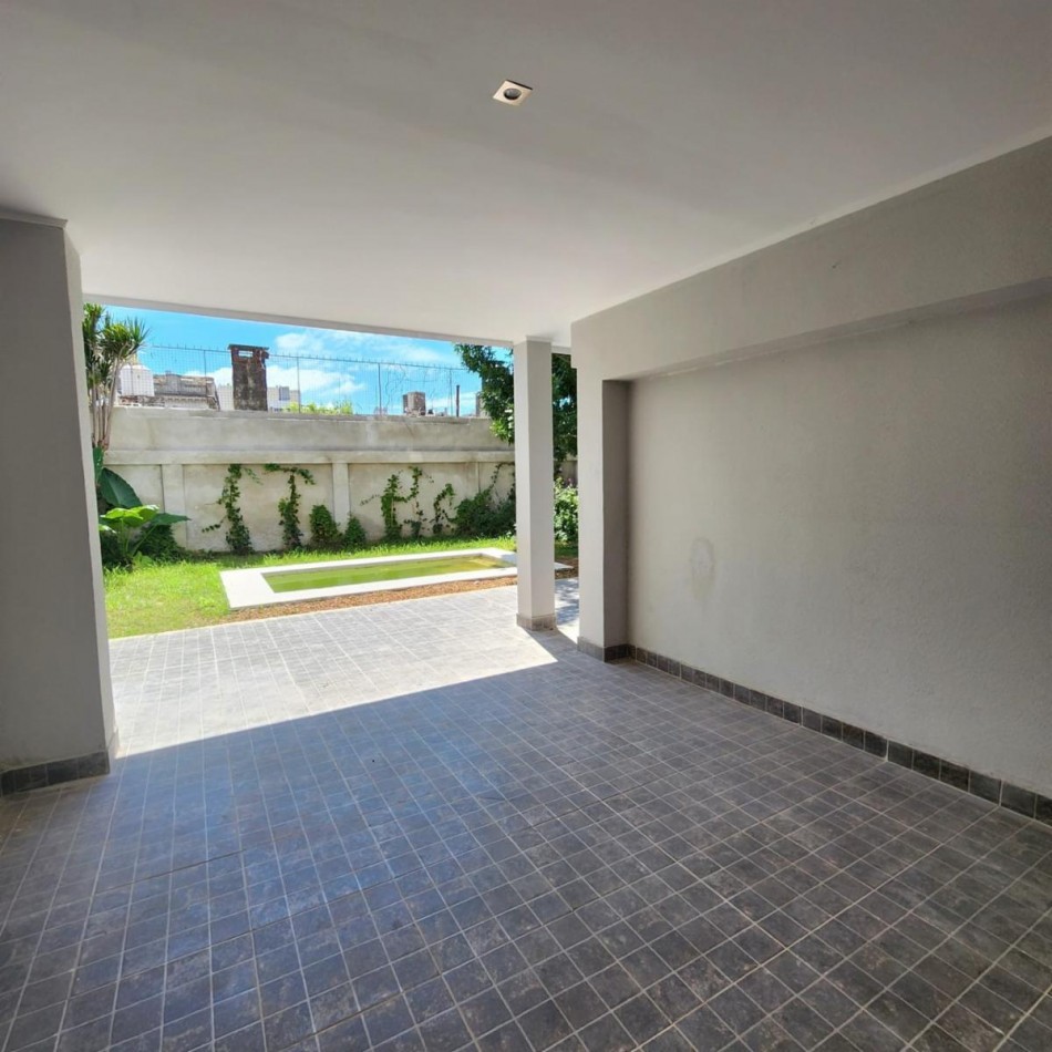 MODERNA CASA EN EL CENTRO DE LA CIUDAD