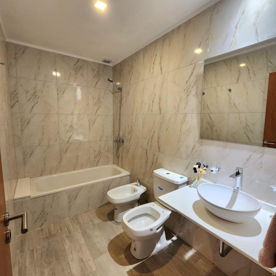 MODERNA CASA EN EL CENTRO DE LA CIUDAD