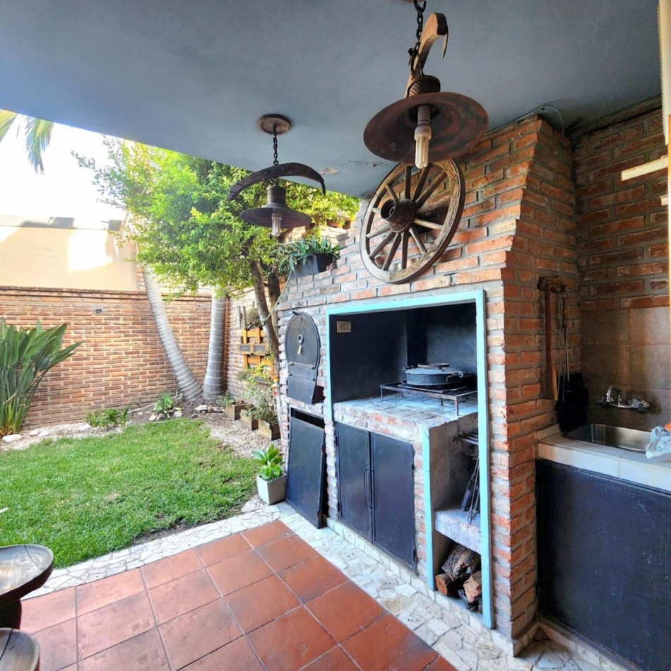 INCREIBLE CASA CON PISCINA