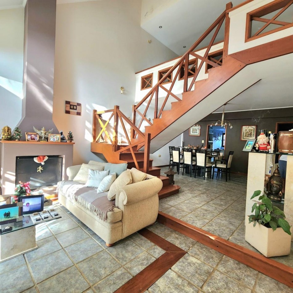 INCREIBLE CASA CON PISCINA