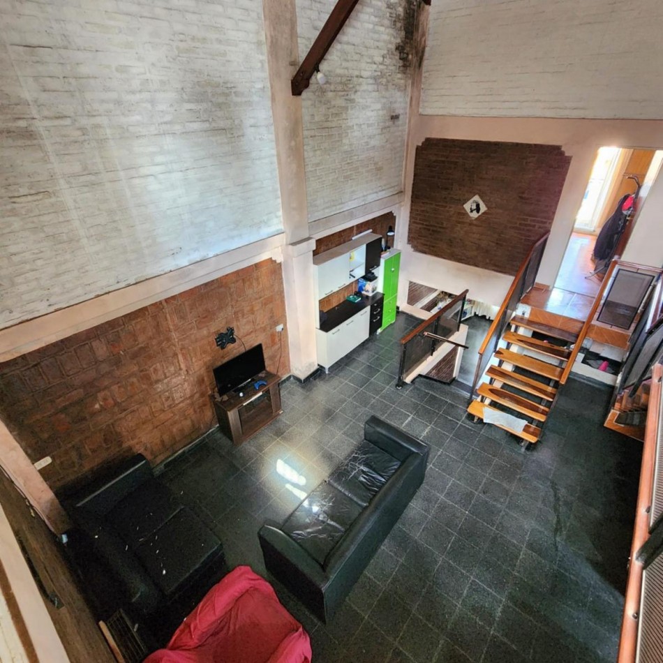 CUATRO INMUEBLES JUNTOS. CASA EN ESQUINA, GALPON CON DEPTO Y CASA DE TRES DORMITORIOS
