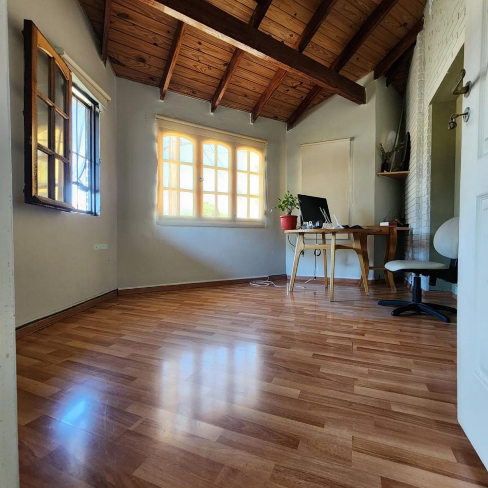 EXCELENTE OPORTUNIDAD. CASA y LOCAL COMERCIAL EN ESQUINA