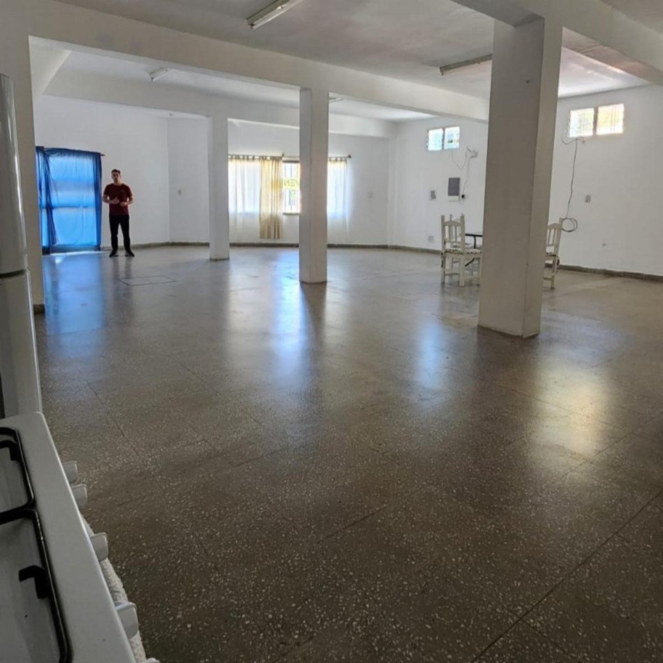 EXCELENTE OPORTUNIDAD. CASA y LOCAL COMERCIAL EN ESQUINA