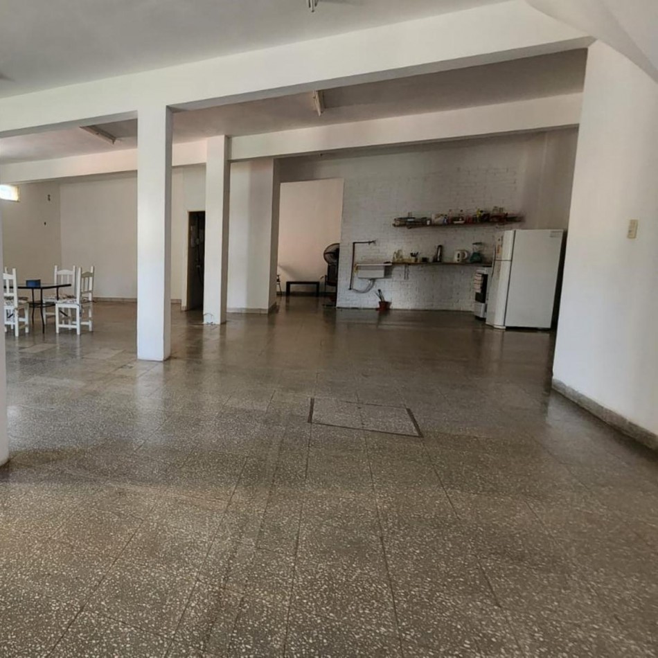 EXCELENTE OPORTUNIDAD. CASA y LOCAL COMERCIAL EN ESQUINA