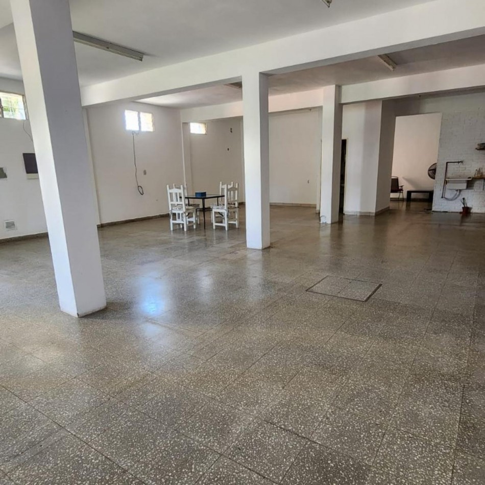 EXCELENTE OPORTUNIDAD. CASA y LOCAL COMERCIAL EN ESQUINA