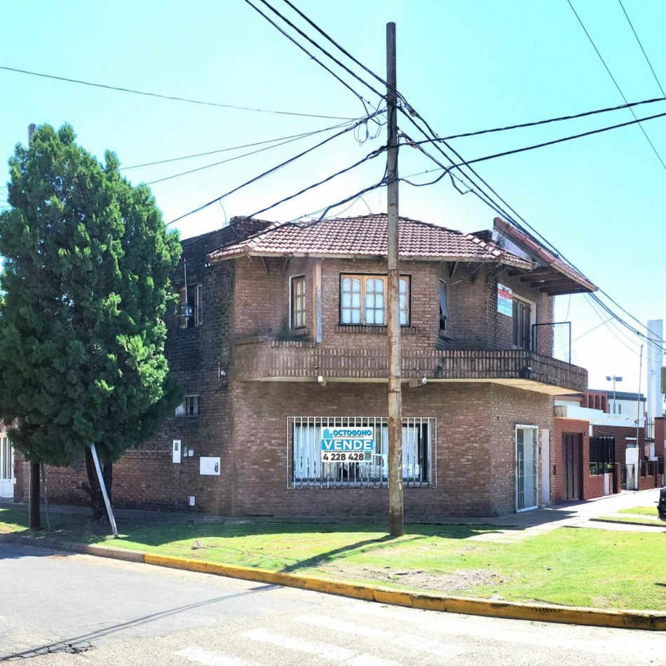 EXCELENTE OPORTUNIDAD. CASA y LOCAL COMERCIAL EN ESQUINA