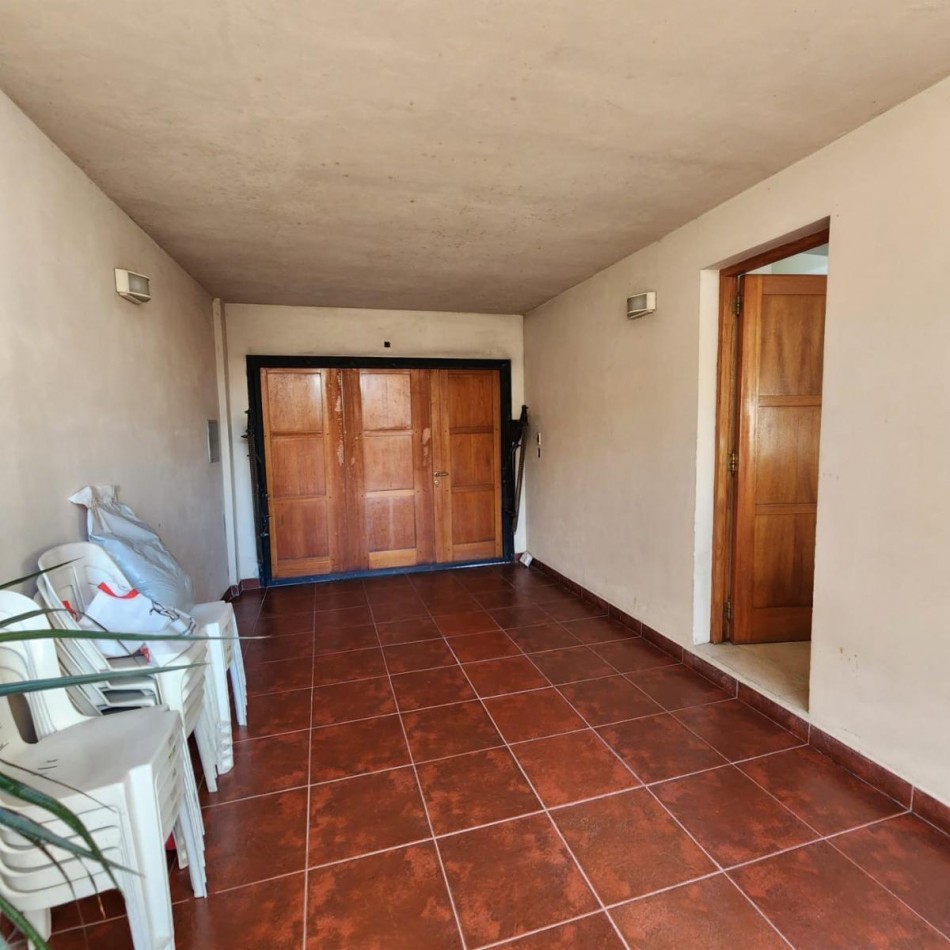 EXCELENTE CASA DE TRES DORMITORIOS CERCANA AL PARQUE URQUIZA