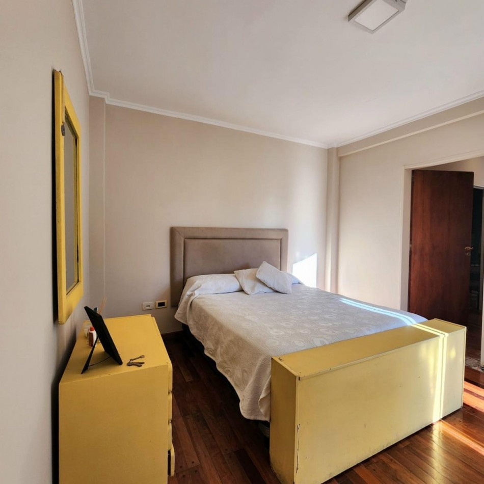 EXCELENTE CASA DE TRES DORMITORIOS CERCANA AL PARQUE URQUIZA