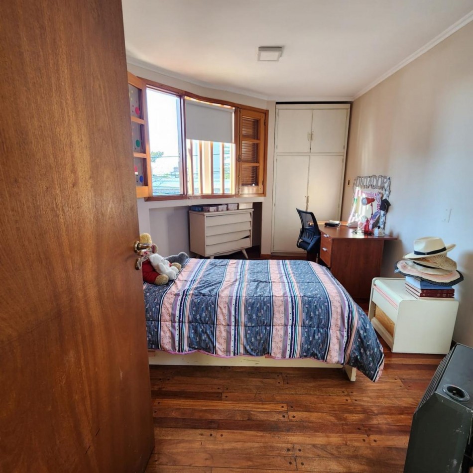 EXCELENTE CASA DE TRES DORMITORIOS CERCANA AL PARQUE URQUIZA