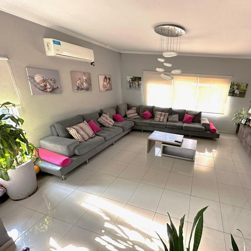 INCREIBLE CASA DE TRES DORMITORIOS