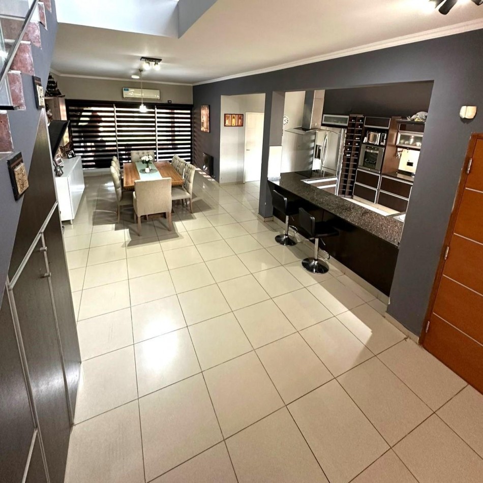 INCREIBLE CASA DE TRES DORMITORIOS