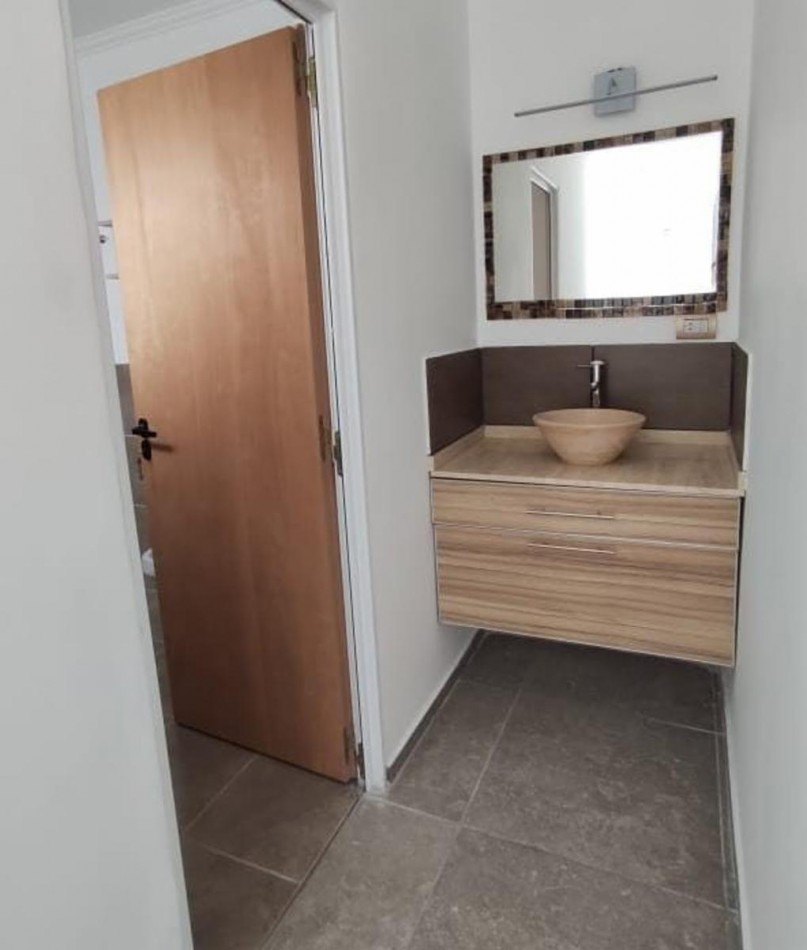 A ESTRENAR. CASA EN EXCELENTE ZONA