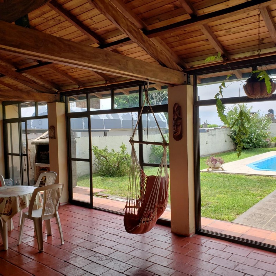 ESPECTACULAR CASA CON PISCINA