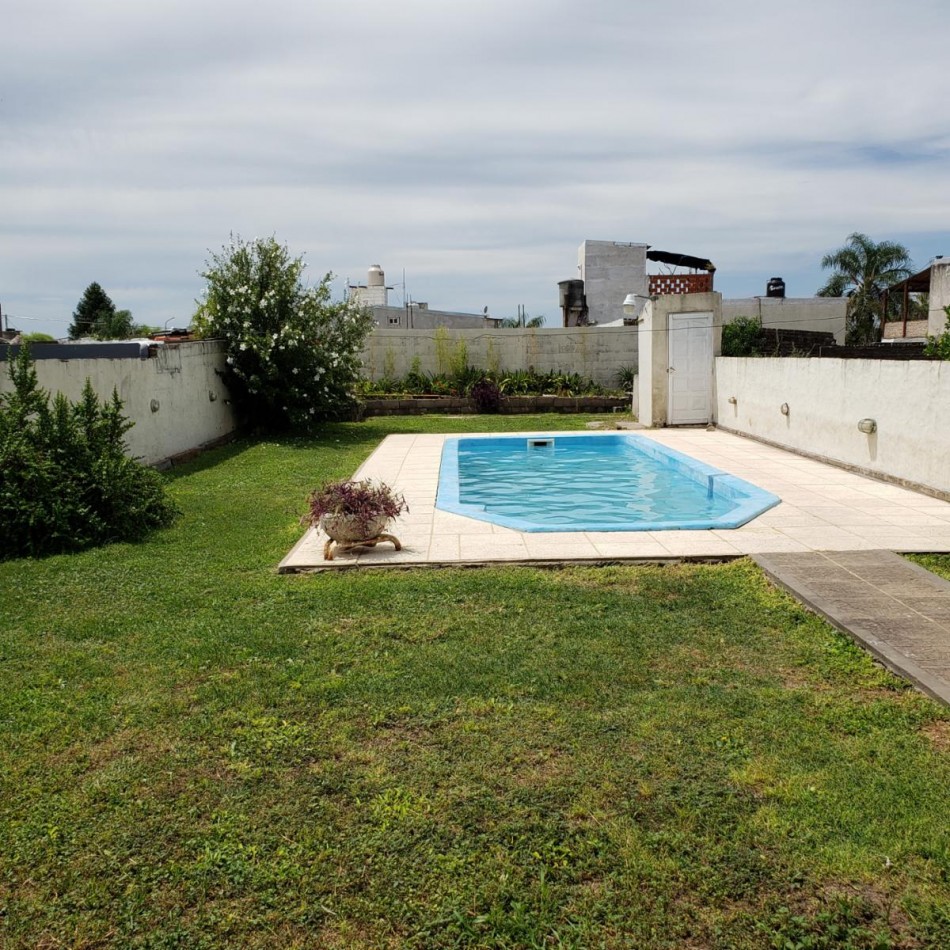 ESPECTACULAR CASA CON PISCINA