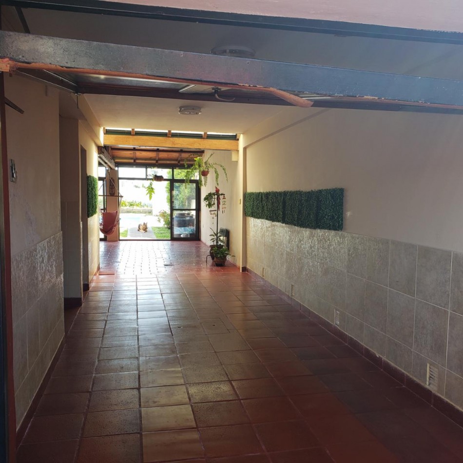 ESPECTACULAR CASA CON PISCINA