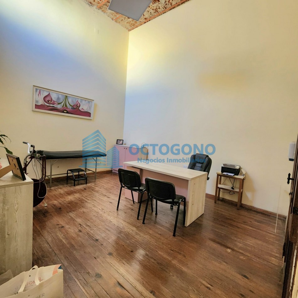 OPORTUNIDAD! INMUEBLE IDEAL PARA CONSULTORIOS, OFICINAS, GERIATRICOS
